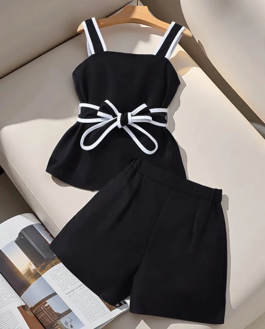 Black and white 2 pc. Set